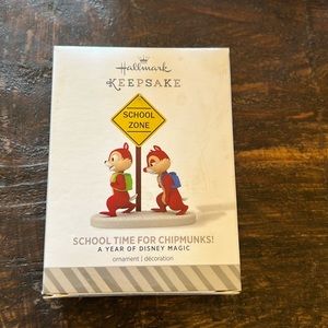 Hallmark keepsake School time for Chipmunks!